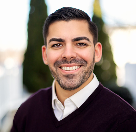 Cancer fighter and Connecticut Blood Center blood donor recipient Jon, smiling looking at the camera.